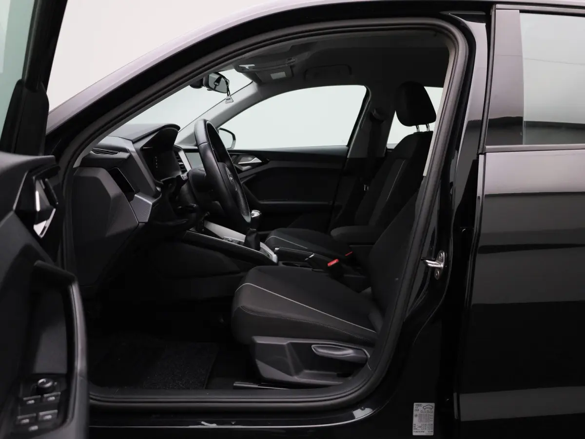 25 TFSI Pro Line | Apple Carplay / Android Auto | Cruise Control | Virtual Cockpit | Bluetooth | DAB | Parkeersensoren | Lichtmetalen Velgen |