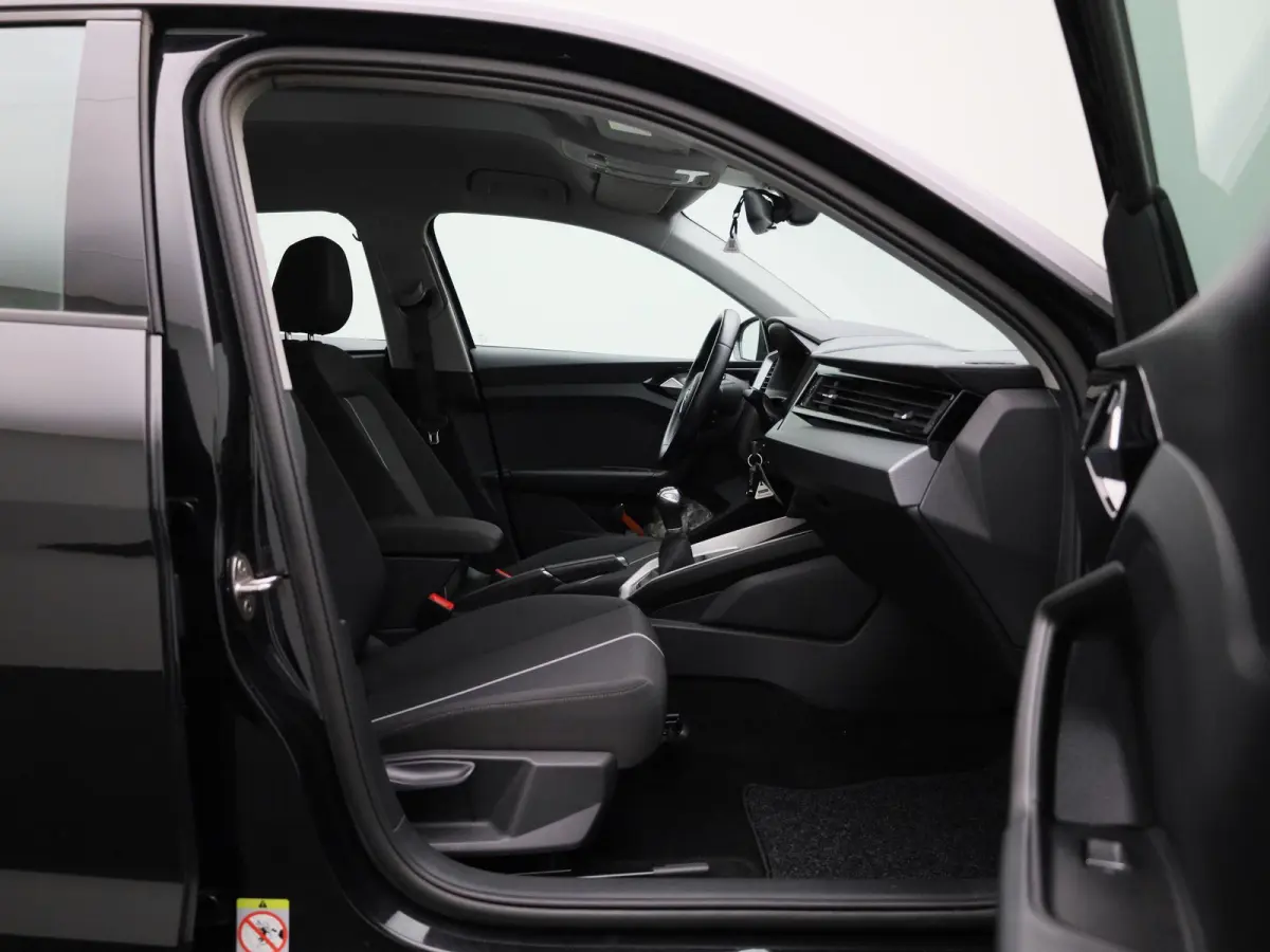 25 TFSI Pro Line | Apple Carplay / Android Auto | Cruise Control | Virtual Cockpit | Bluetooth | DAB | Parkeersensoren | Lichtmetalen Velgen |