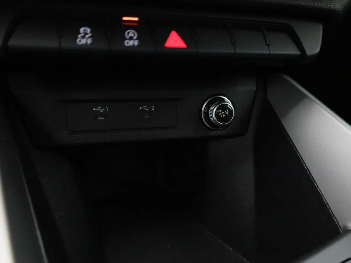 25 TFSI Pro Line | Apple Carplay / Android Auto | Cruise Control | Virtual Cockpit | Bluetooth | DAB | Parkeersensoren | Lichtmetalen Velgen |