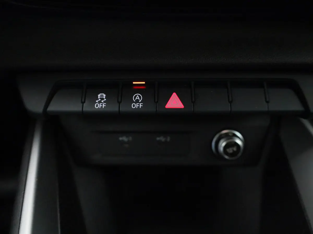 25 TFSI Pro Line | Apple Carplay / Android Auto | Cruise Control | Virtual Cockpit | Bluetooth | DAB | Parkeersensoren | Lichtmetalen Velgen |