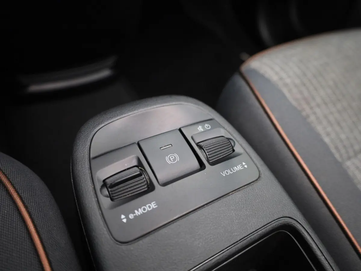 Icon 42 kWh | Automaat | Virtual cockpit | Apple Carplay / Android Auto | Climate Control | Cruise Control | Navigatie | Bluetooth | Lichtmetalen Velgen |