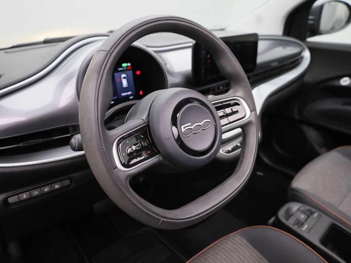 Icon 42 kWh | Automaat | Virtual cockpit | Apple Carplay / Android Auto | Climate Control | Cruise Control | Navigatie | Bluetooth | Lichtmetalen Velgen |