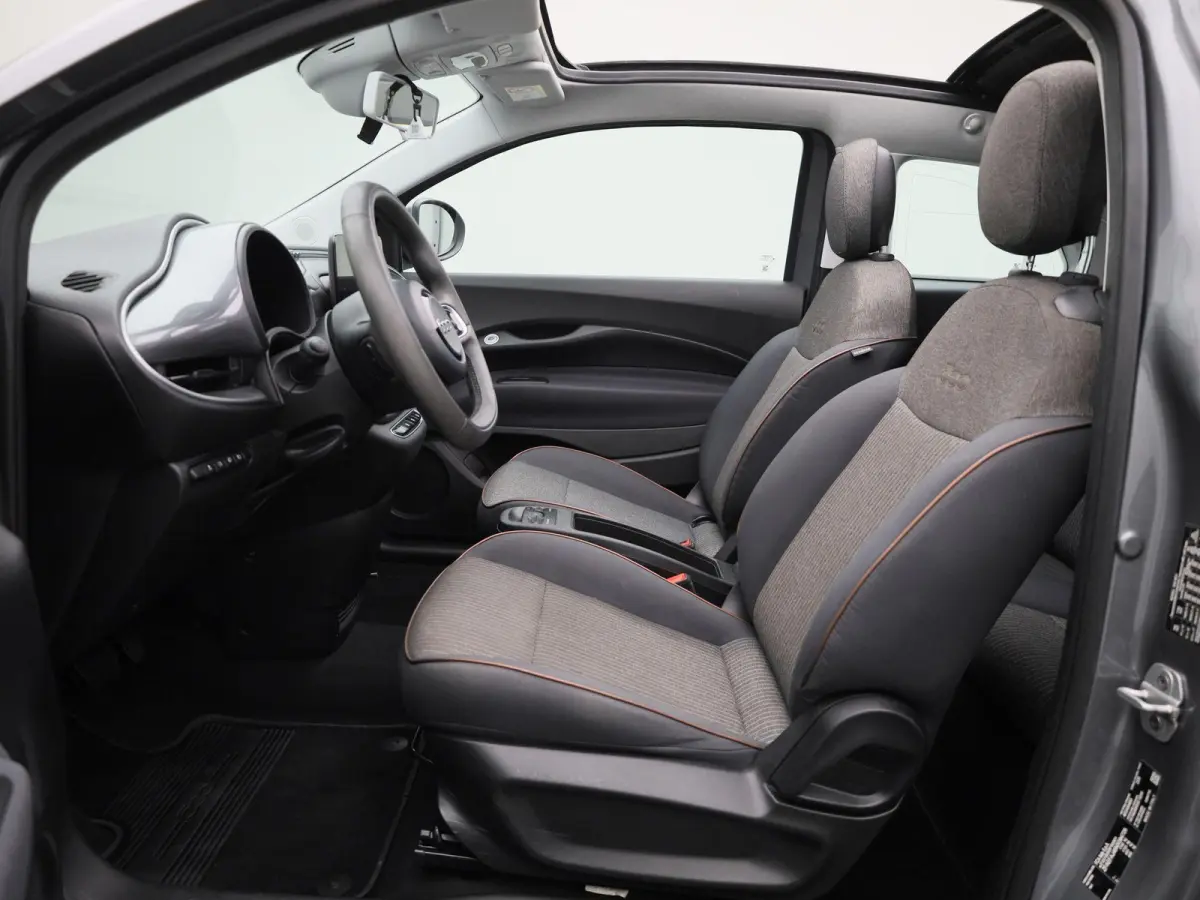 Icon 42 kWh | Automaat | Virtual cockpit | Apple Carplay / Android Auto | Climate Control | Cruise Control | Navigatie | Bluetooth | Lichtmetalen Velgen |