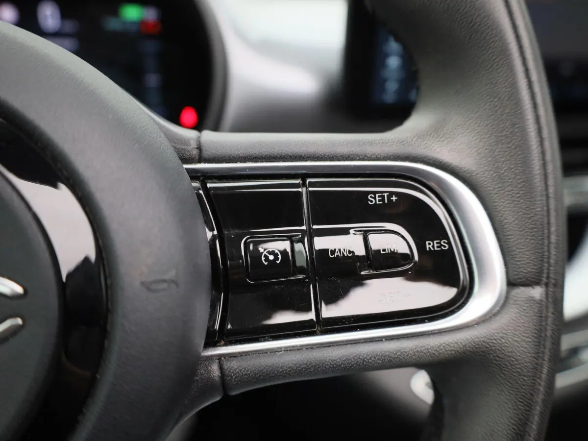 Icon 42 kWh | Automaat | Virtual cockpit | Apple Carplay / Android Auto | Climate Control | Cruise Control | Navigatie | Bluetooth | Lichtmetalen Velgen |