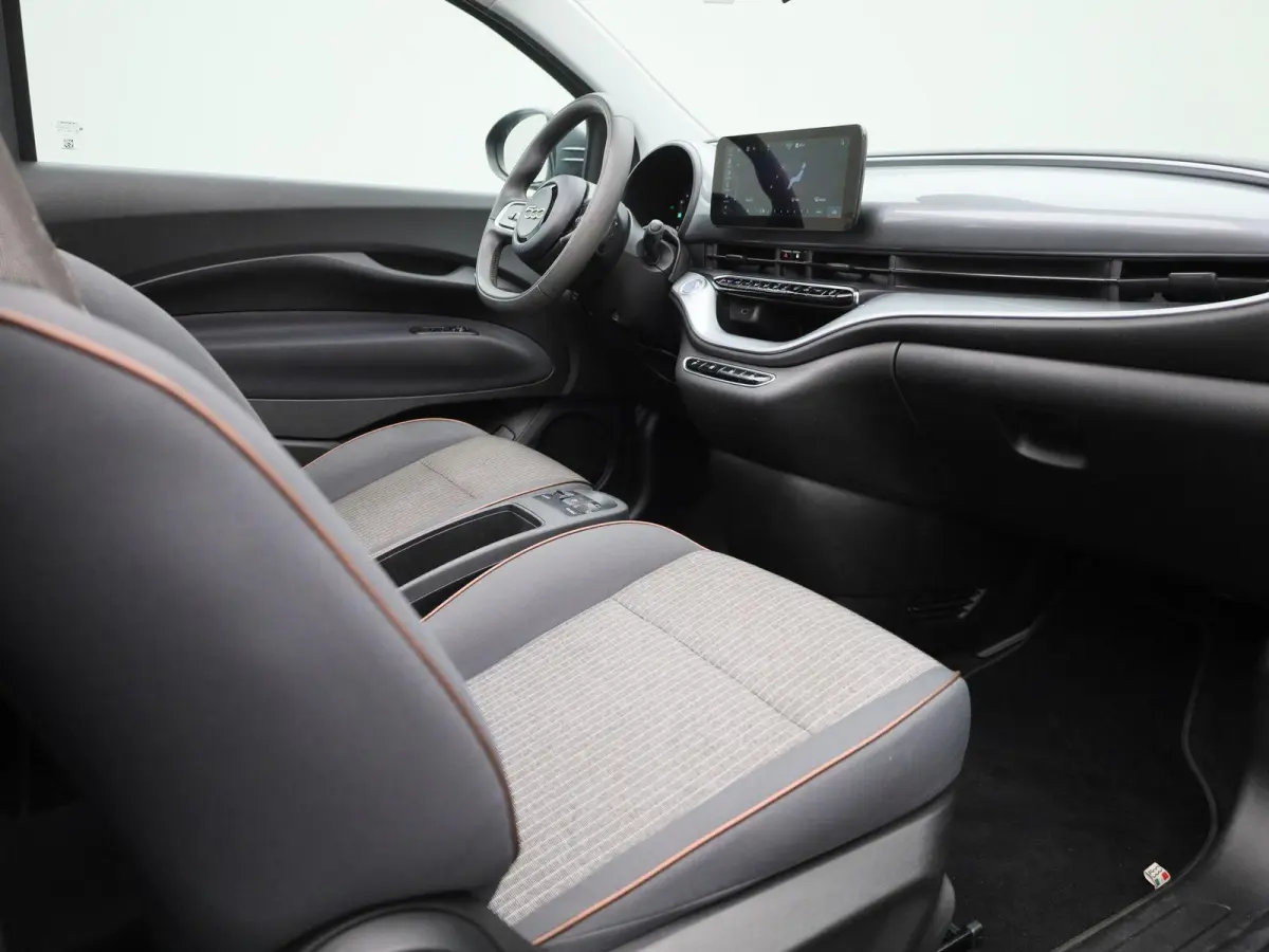Icon 42 kWh | Automaat | Virtual cockpit | Apple Carplay / Android Auto | Climate Control | Cruise Control | Navigatie | Bluetooth | Lichtmetalen Velgen |
