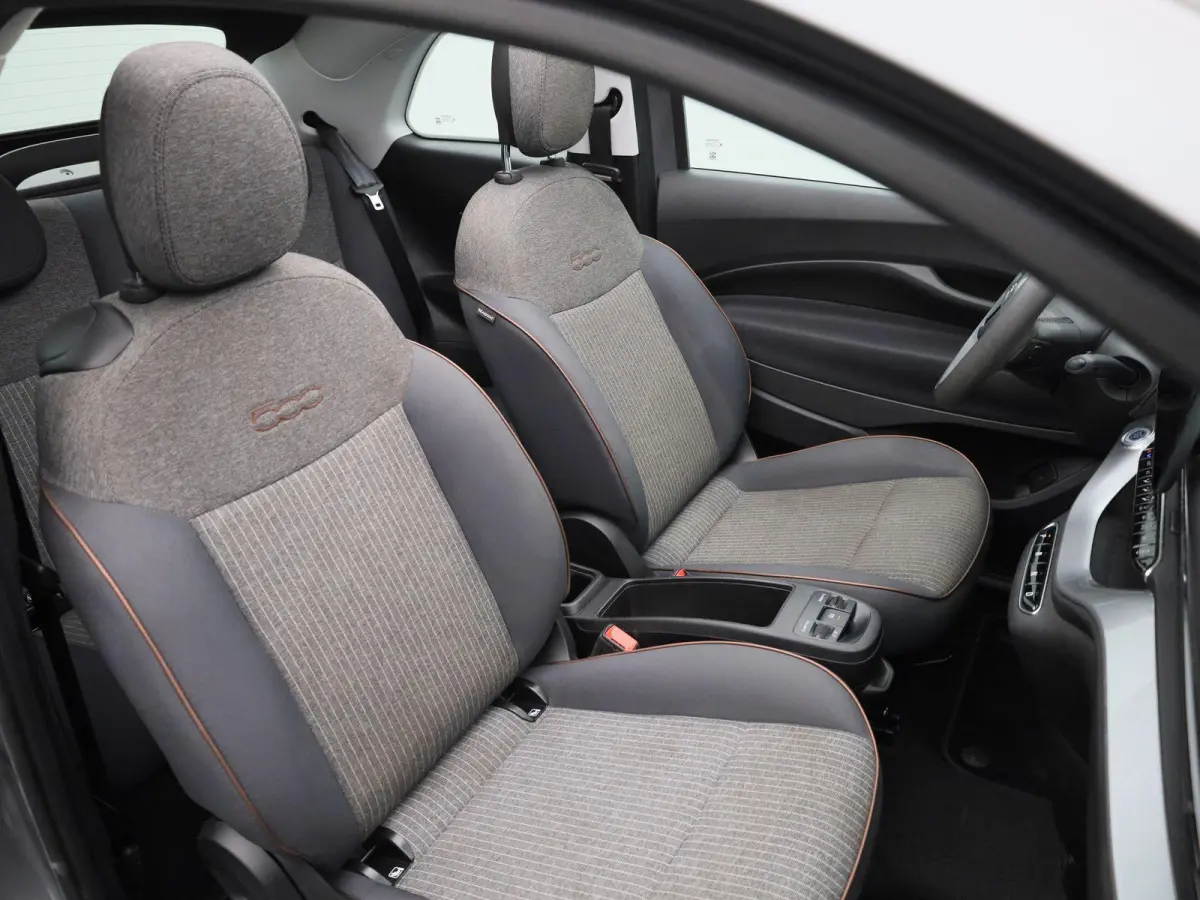 Icon 42 kWh | Automaat | Virtual cockpit | Apple Carplay / Android Auto | Climate Control | Cruise Control | Navigatie | Bluetooth | Lichtmetalen Velgen |