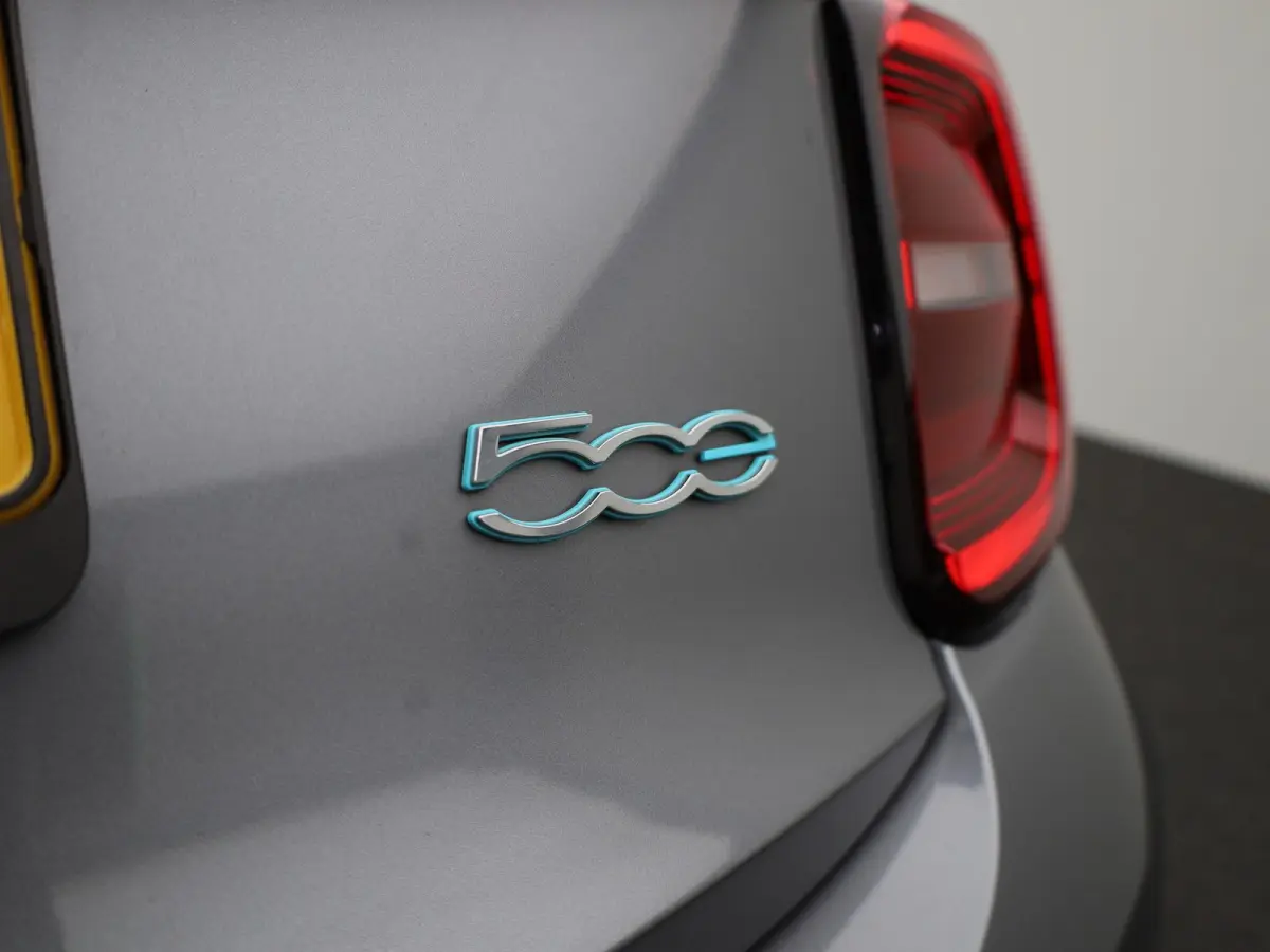 Icon 42 kWh | Automaat | Virtual cockpit | Apple Carplay / Android Auto | Climate Control | Cruise Control | Navigatie | Bluetooth | Lichtmetalen Velgen |