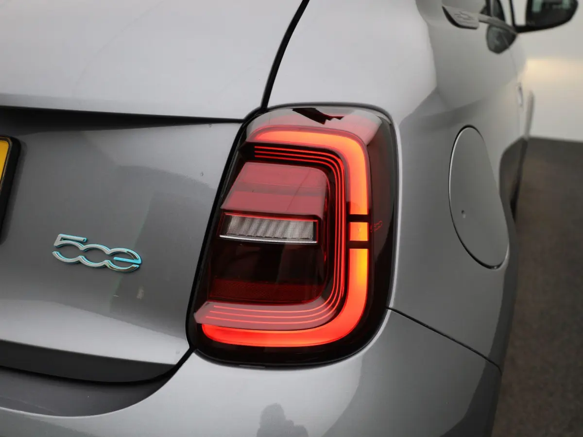 Icon 42 kWh | Automaat | Virtual cockpit | Apple Carplay / Android Auto | Climate Control | Cruise Control | Navigatie | Bluetooth | Lichtmetalen Velgen |
