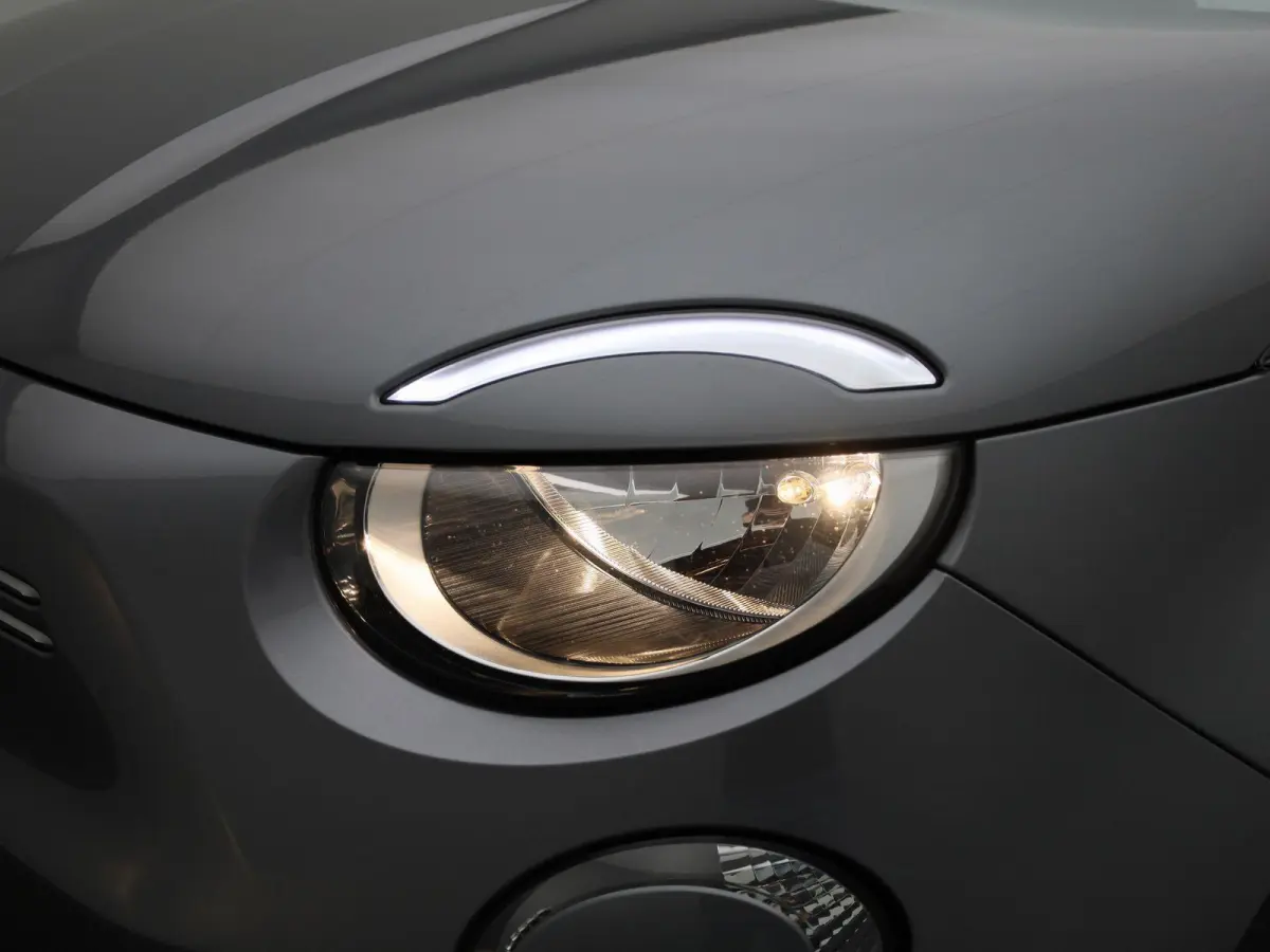 Icon 42 kWh | Automaat | Virtual cockpit | Apple Carplay / Android Auto | Climate Control | Cruise Control | Navigatie | Bluetooth | Lichtmetalen Velgen |