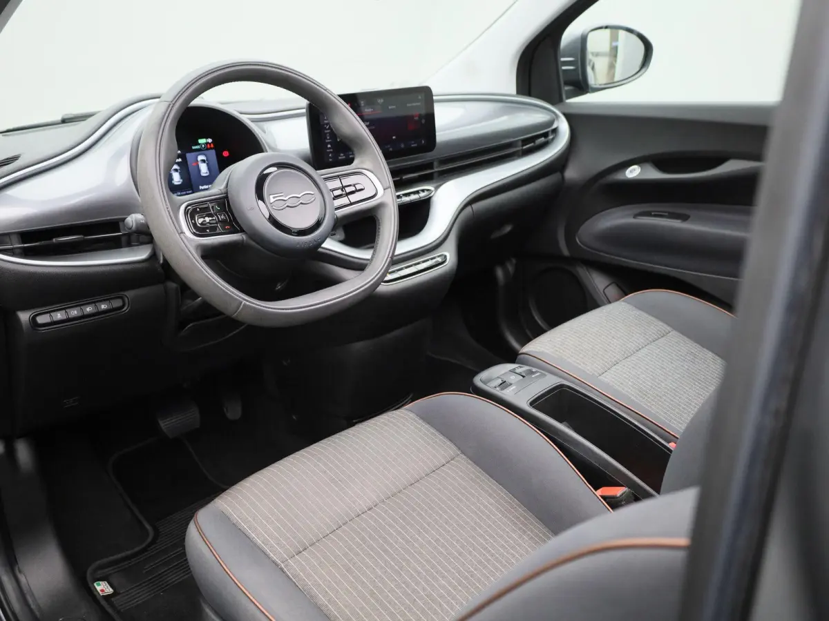 Icon 42 kWh | Automaat | Virtual cockpit | Apple Carplay / Android Auto | Climate Control | Cruise Control | Navigatie | Bluetooth | Lichtmetalen Velgen |