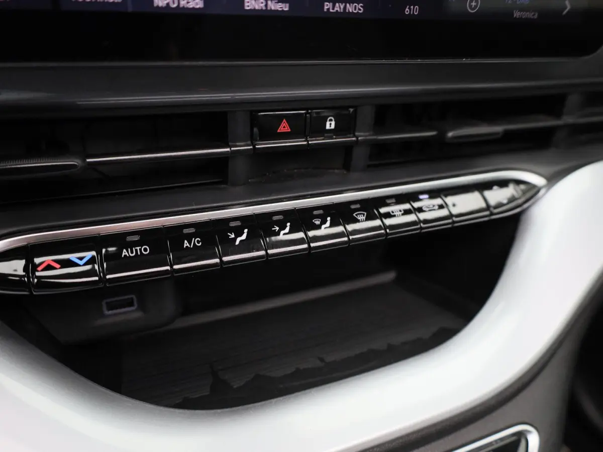 Icon 42 kWh | Automaat | Virtual cockpit | Apple Carplay / Android Auto | Climate Control | Cruise Control | Navigatie | Bluetooth | Lichtmetalen Velgen |