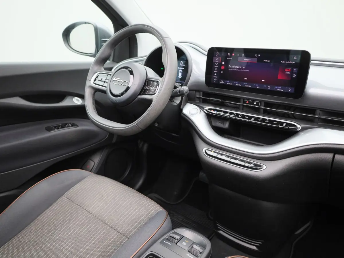 Icon 42 kWh | Automaat | Virtual cockpit | Apple Carplay / Android Auto | Climate Control | Cruise Control | Navigatie | Bluetooth | Lichtmetalen Velgen |