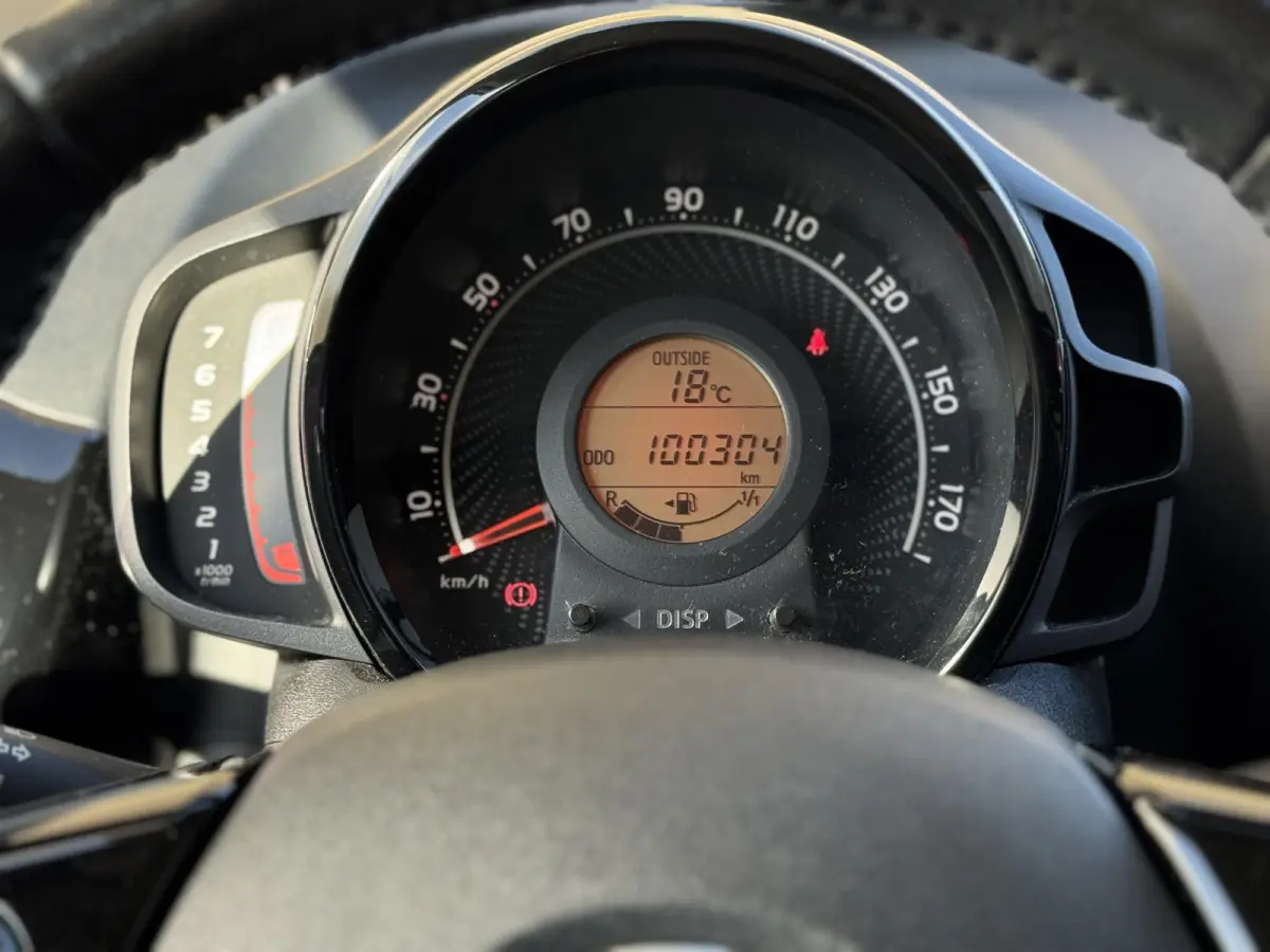 1.0 VVT-i x-cite | Apple Carplay/Android | Onderhoud+ | Achteruitrijcamera