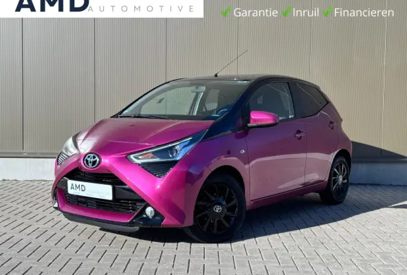 1.0 VVT-i x-cite | Apple Carplay/Android | Onderhoud+ | Achteruitrijcamera