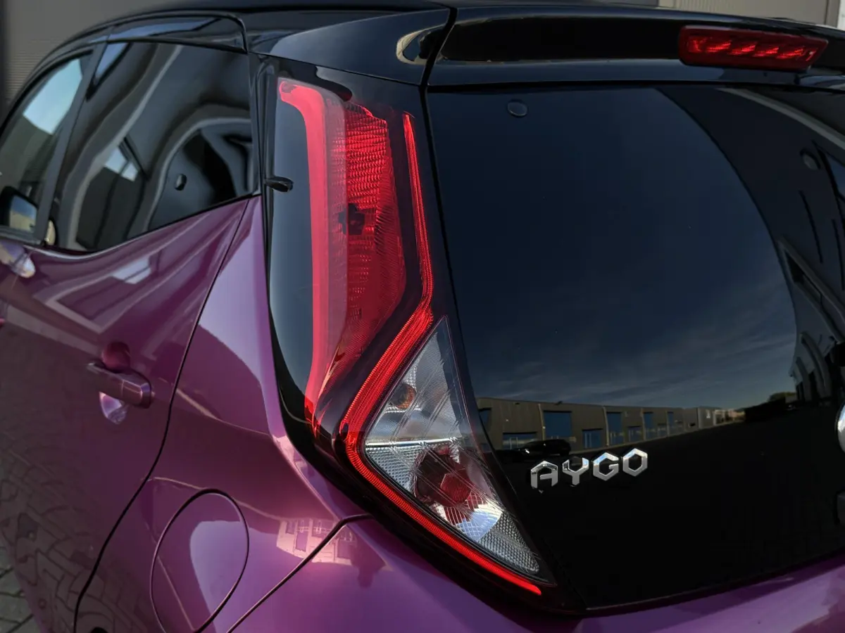1.0 VVT-i x-cite | Apple Carplay/Android | Onderhoud+ | Achteruitrijcamera