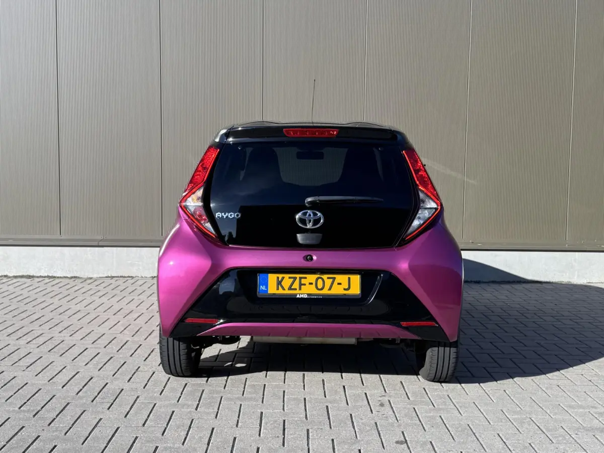 1.0 VVT-i x-cite | Apple Carplay/Android | Onderhoud+ | Achteruitrijcamera