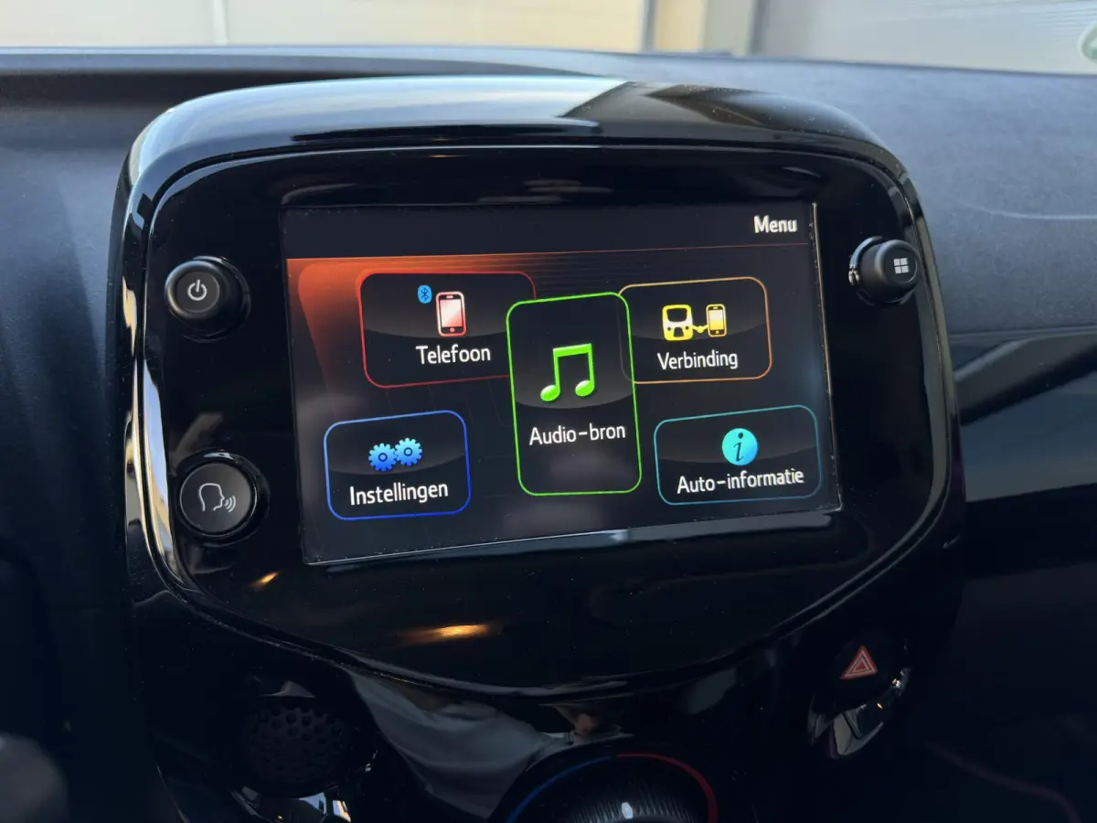 1.0 VVT-i x-cite | Apple Carplay/Android | Onderhoud+ | Achteruitrijcamera