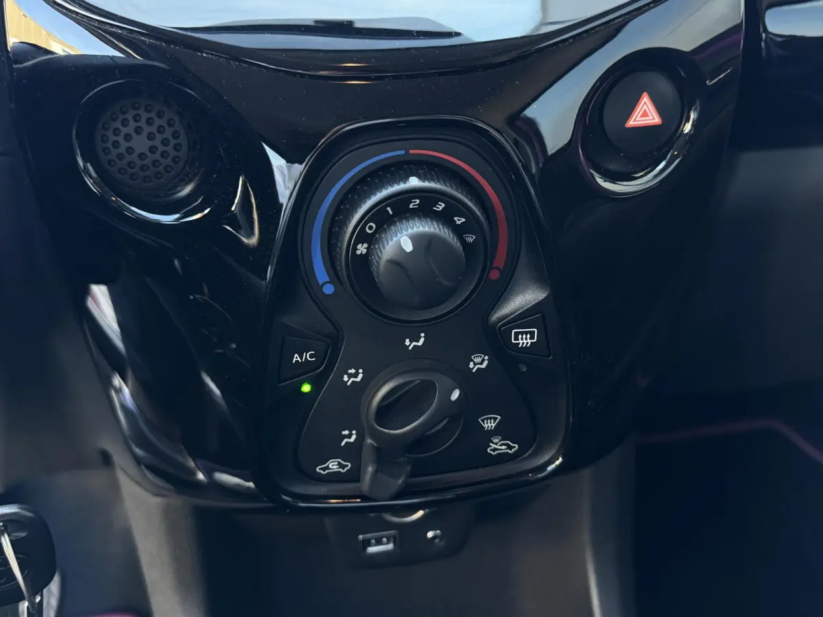 1.0 VVT-i x-cite | Apple Carplay/Android | Onderhoud+ | Achteruitrijcamera