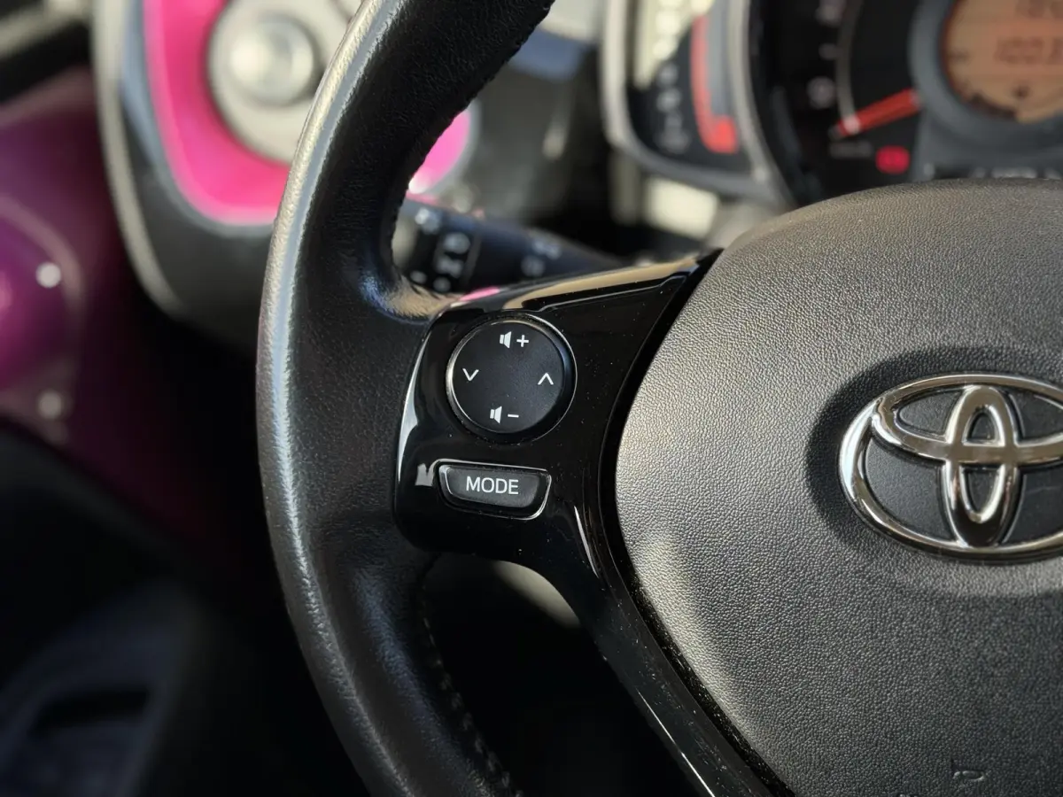 1.0 VVT-i x-cite | Apple Carplay/Android | Onderhoud+ | Achteruitrijcamera