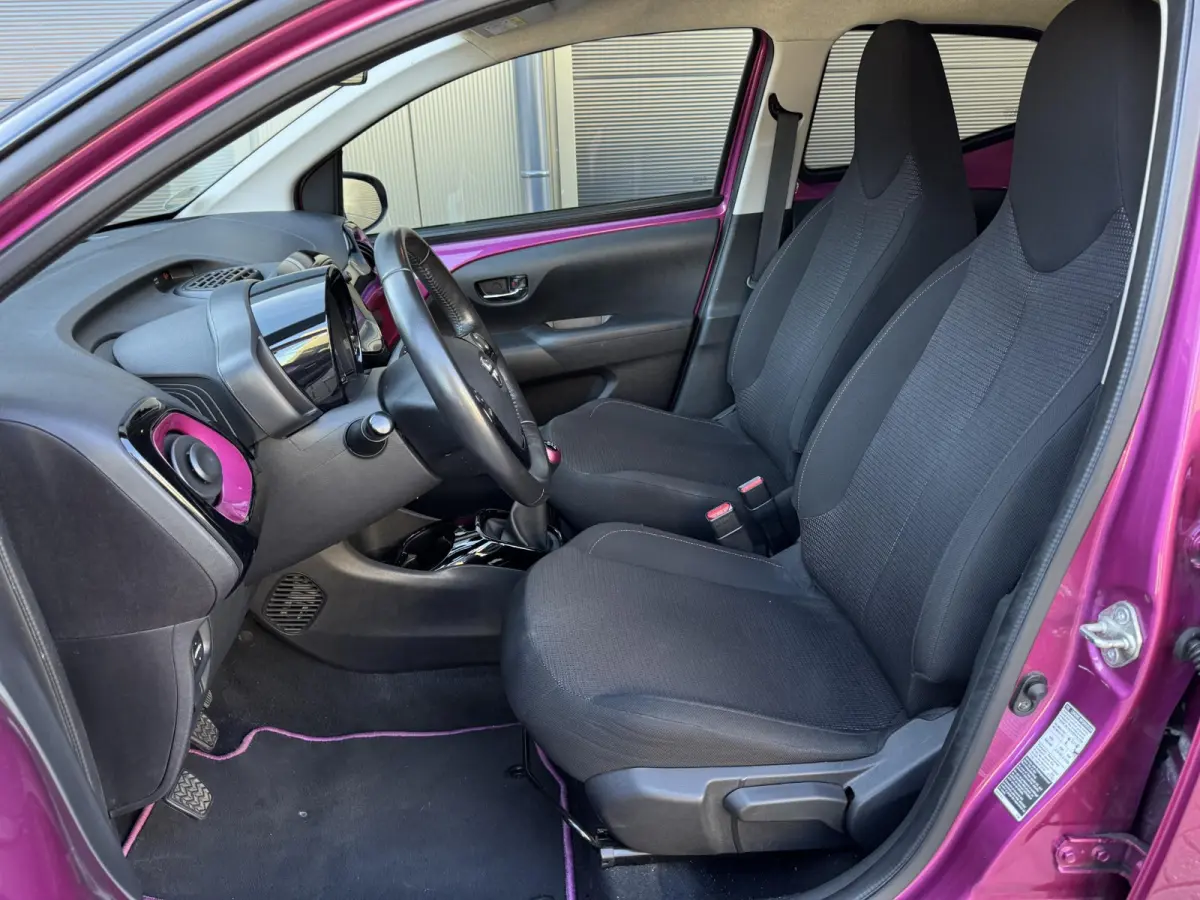 1.0 VVT-i x-cite | Apple Carplay/Android | Onderhoud+ | Achteruitrijcamera