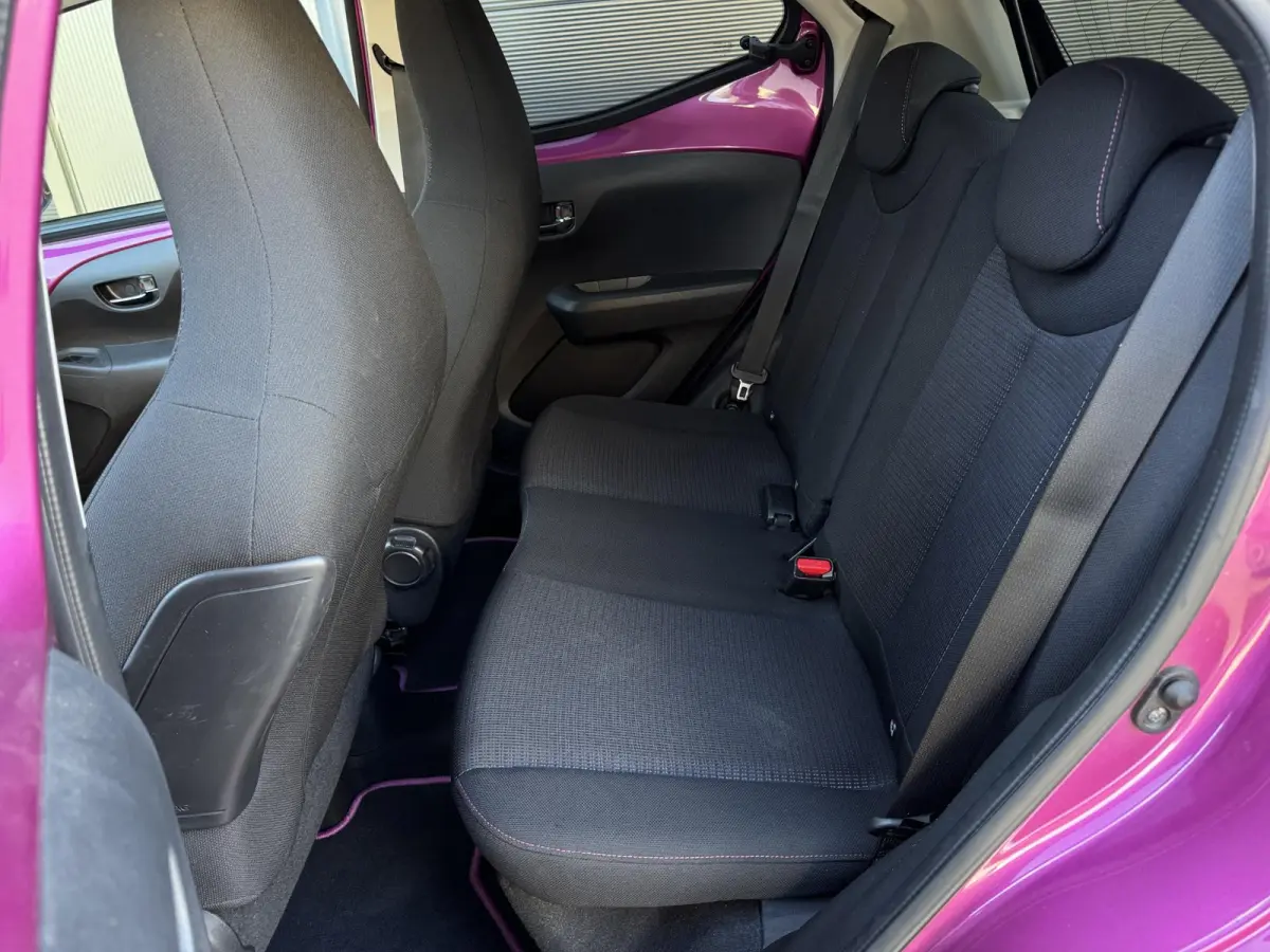 1.0 VVT-i x-cite | Apple Carplay/Android | Onderhoud+ | Achteruitrijcamera