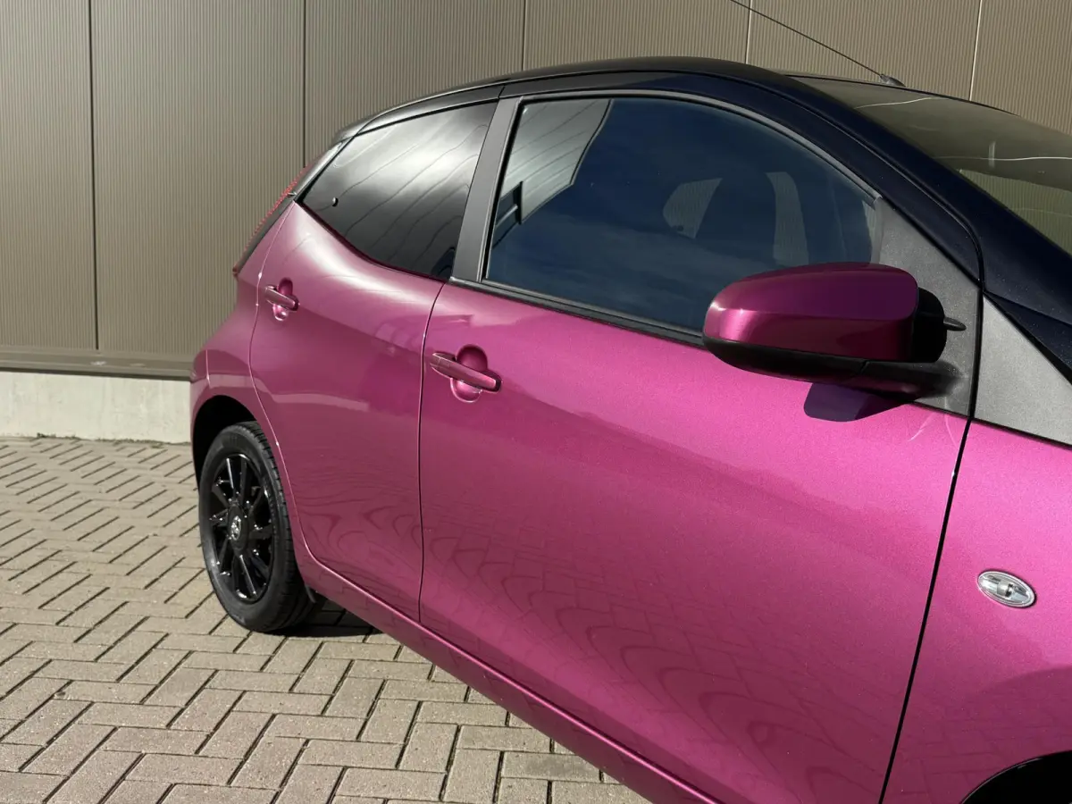 1.0 VVT-i x-cite | Apple Carplay/Android | Onderhoud+ | Achteruitrijcamera