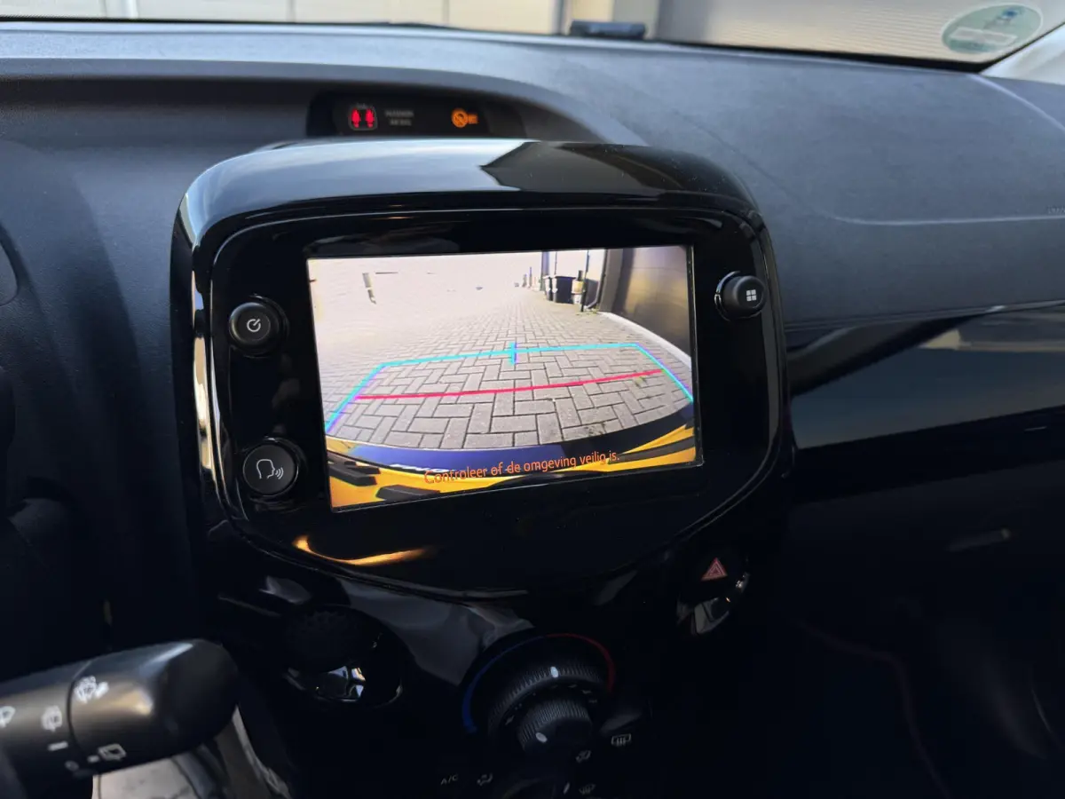 1.0 VVT-i x-cite | Apple Carplay/Android | Onderhoud+ | Achteruitrijcamera