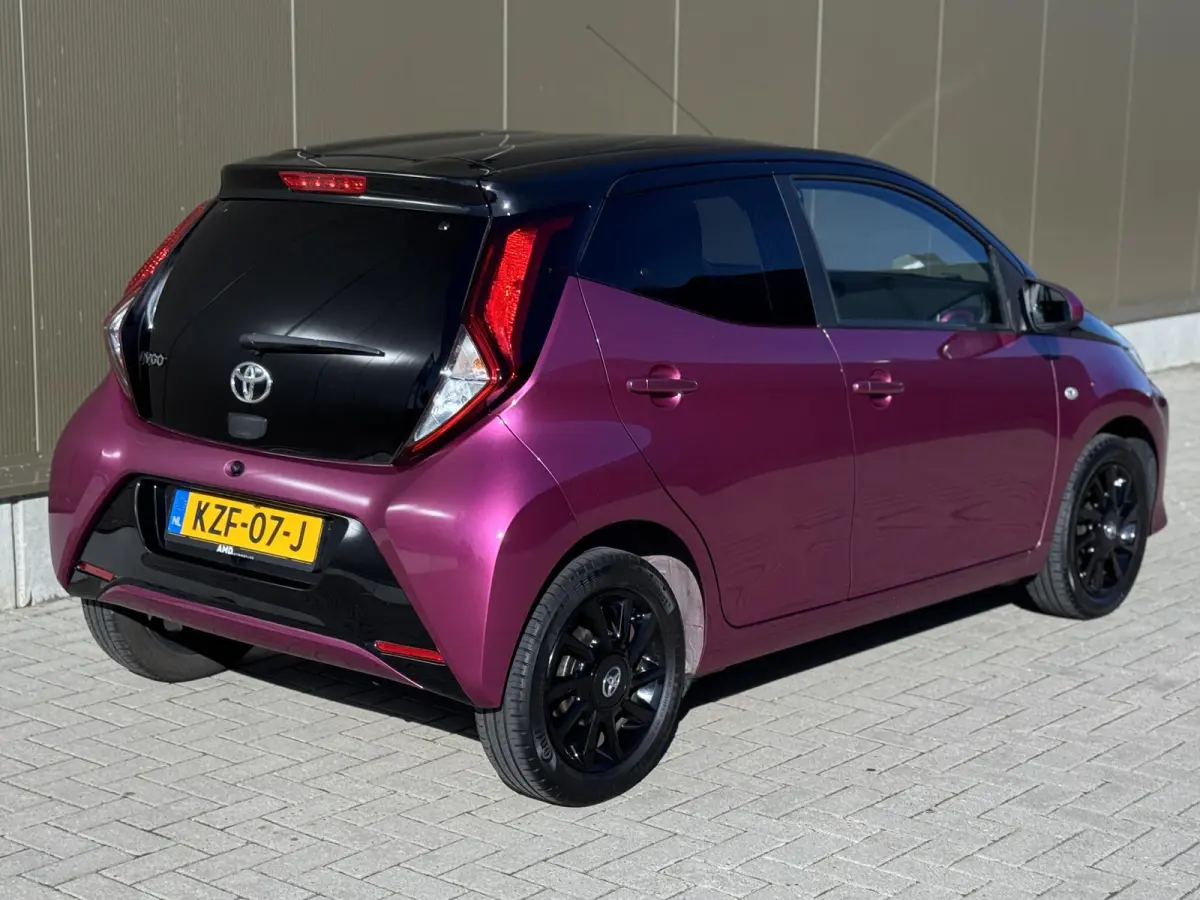 1.0 VVT-i x-cite | Apple Carplay/Android | Onderhoud+ | Achteruitrijcamera