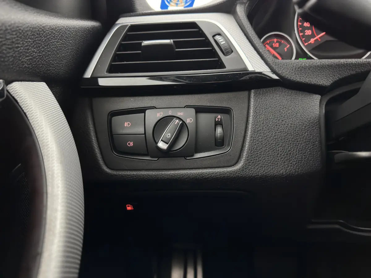 330e Centennial High Executive M-Sportpack (Plug-in) {SoH-88%} Aut. *LEATHER | FULL-LED | HEATED-SPORTSEATS | NAVI-FULLMAP | PRIVACY-GLASS | ECC | PDC | CRUISE | 18''ALU*