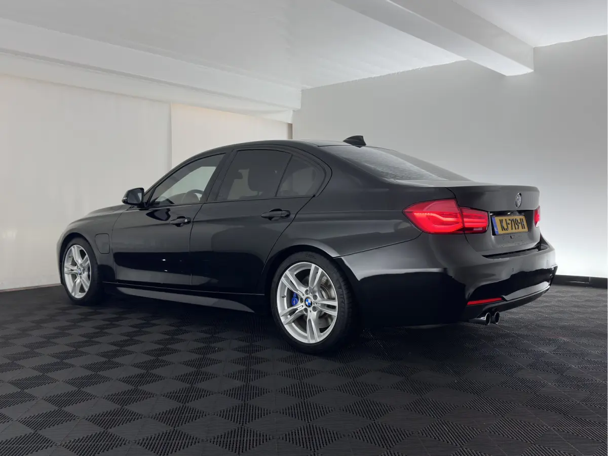 330e Centennial High Executive M-Sportpack (Plug-in) {SoH-88%} Aut. *LEATHER | FULL-LED | HEATED-SPORTSEATS | NAVI-FULLMAP | PRIVACY-GLASS | ECC | PDC | CRUISE | 18''ALU*