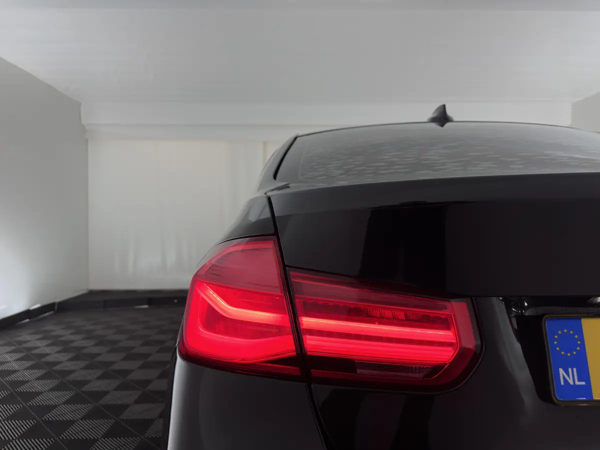 330e Centennial High Executive M-Sportpack (Plug-in) {SoH-88%} Aut. *LEATHER | FULL-LED | HEATED-SPORTSEATS | NAVI-FULLMAP | PRIVACY-GLASS | ECC | PDC | CRUISE | 18''ALU*