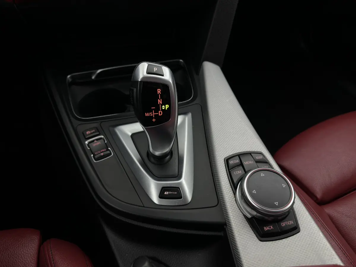 330e Centennial High Executive M-Sportpack (Plug-in) {SoH-88%} Aut. *LEATHER | FULL-LED | HEATED-SPORTSEATS | NAVI-FULLMAP | PRIVACY-GLASS | ECC | PDC | CRUISE | 18''ALU*