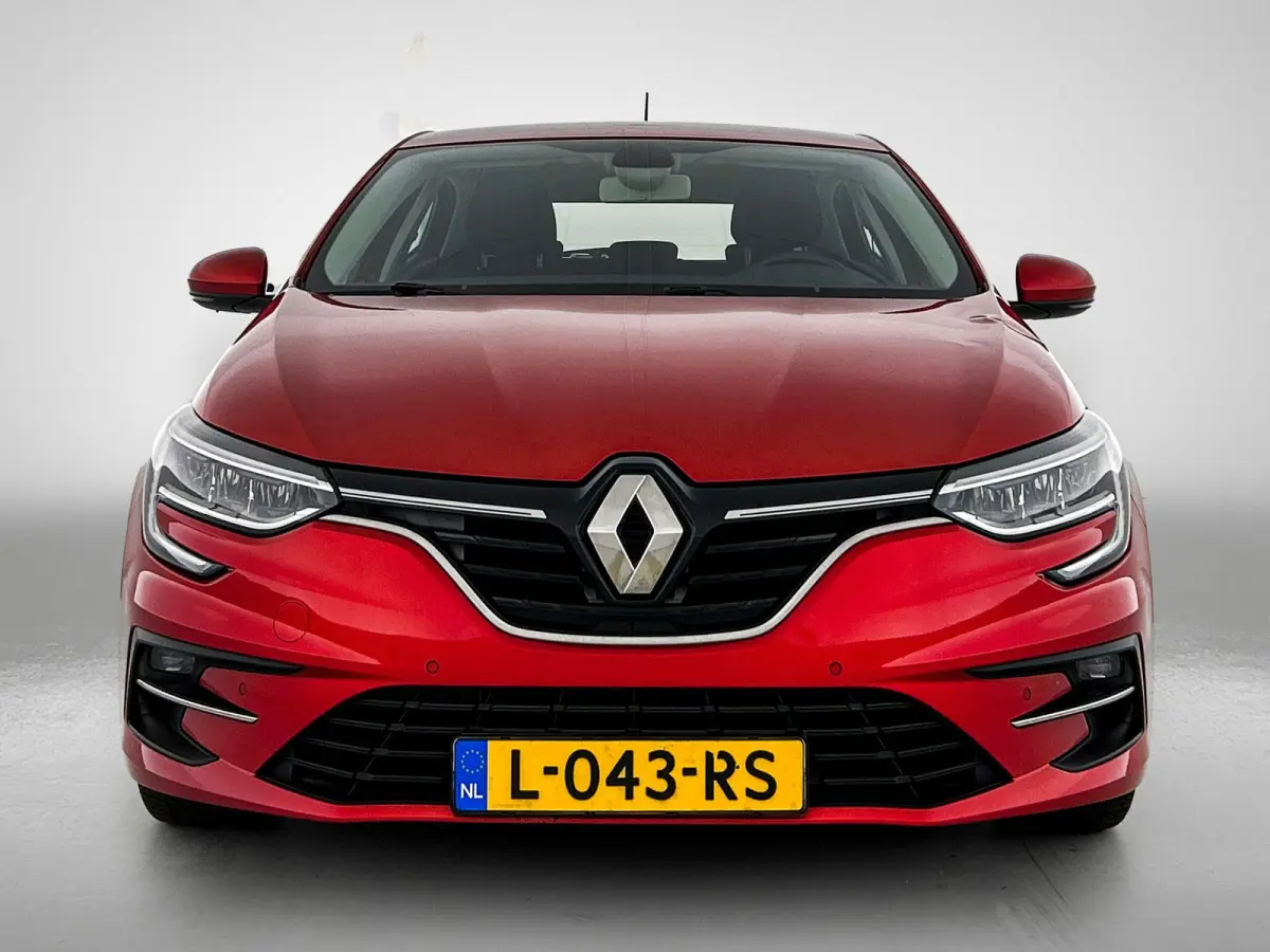 1.3 TCe 141PK 5Drs. Business Zen / Airco-ecc./ Navigatie / Radio multimedia / Cruisecontrol / Apk 07-2027