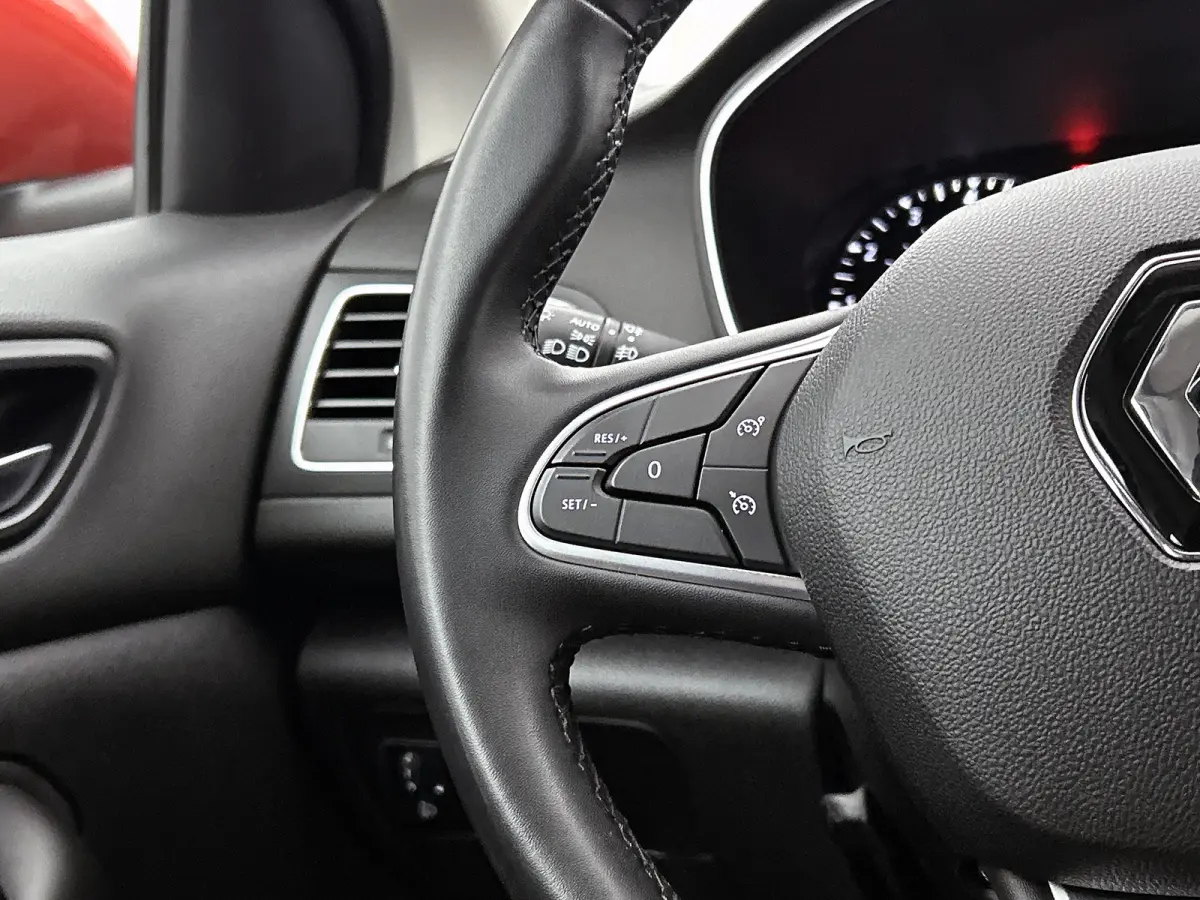 1.3 TCe 141PK 5Drs. Business Zen / Airco-ecc./ Navigatie / Radio multimedia / Cruisecontrol / Apk 07-2027