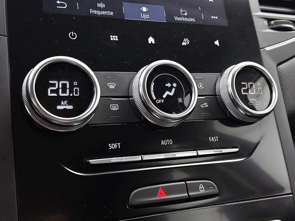 1.3 TCe 141PK 5Drs. Business Zen / Airco-ecc./ Navigatie / Radio multimedia / Cruisecontrol / Apk 07-2027