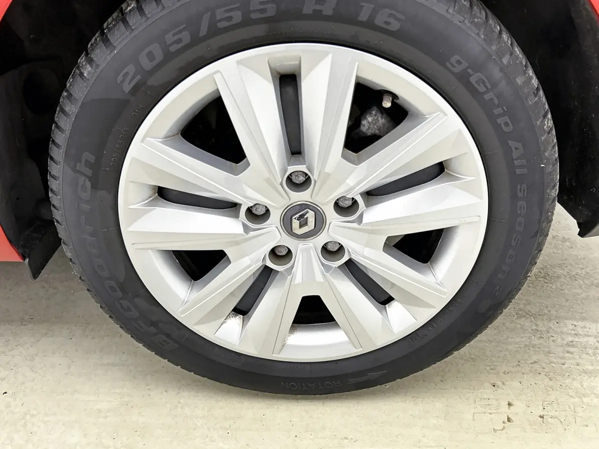 1.3 TCe 141PK 5Drs. Business Zen / Airco-ecc./ Navigatie / Radio multimedia / Cruisecontrol / Apk 07-2027