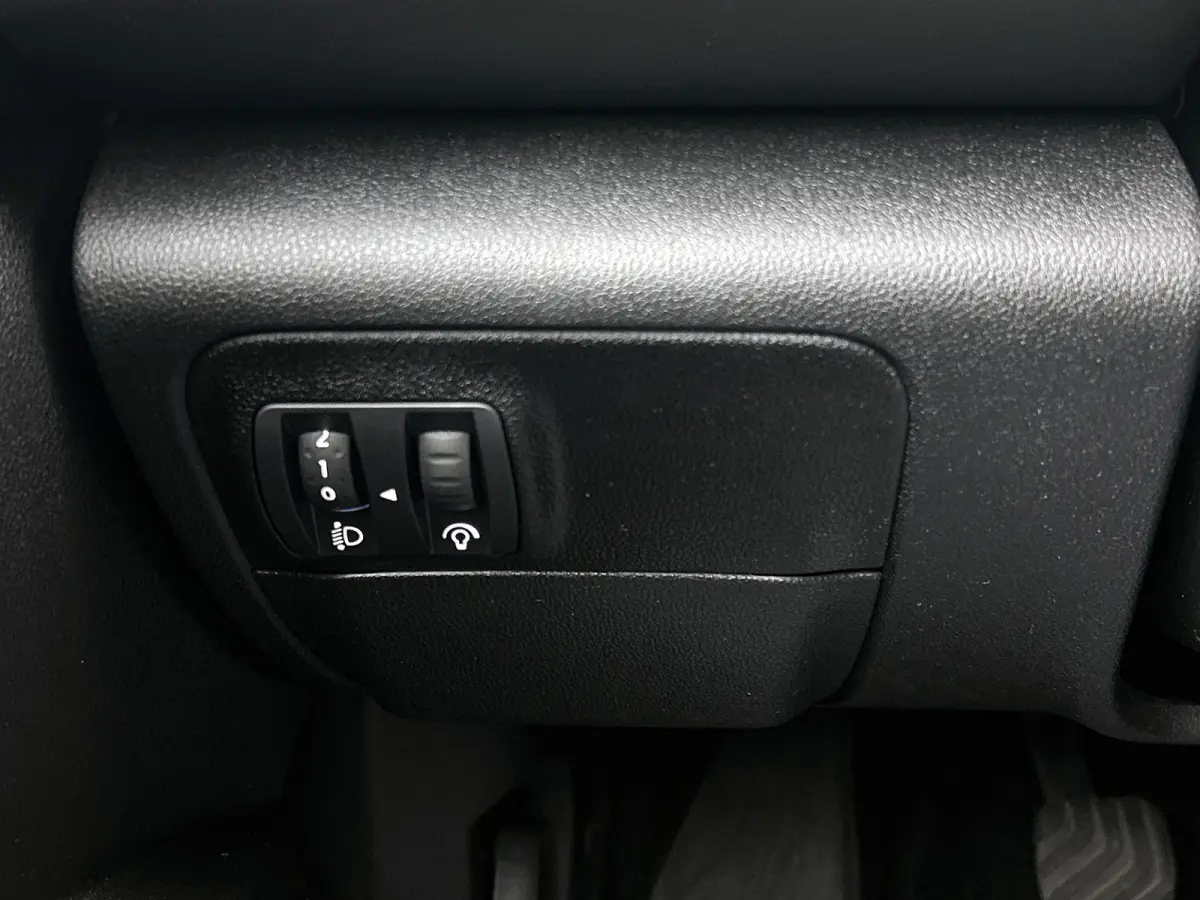 1.3 TCe 141PK 5Drs. Business Zen / Airco-ecc./ Navigatie / Radio multimedia / Cruisecontrol / Apk 07-2027