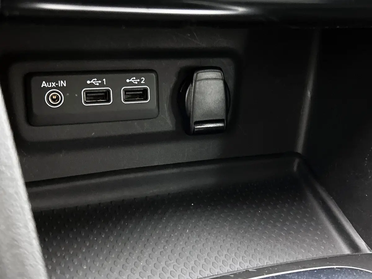 1.3 TCe 141PK 5Drs. Business Zen / Airco-ecc./ Navigatie / Radio multimedia / Cruisecontrol / Apk 07-2027