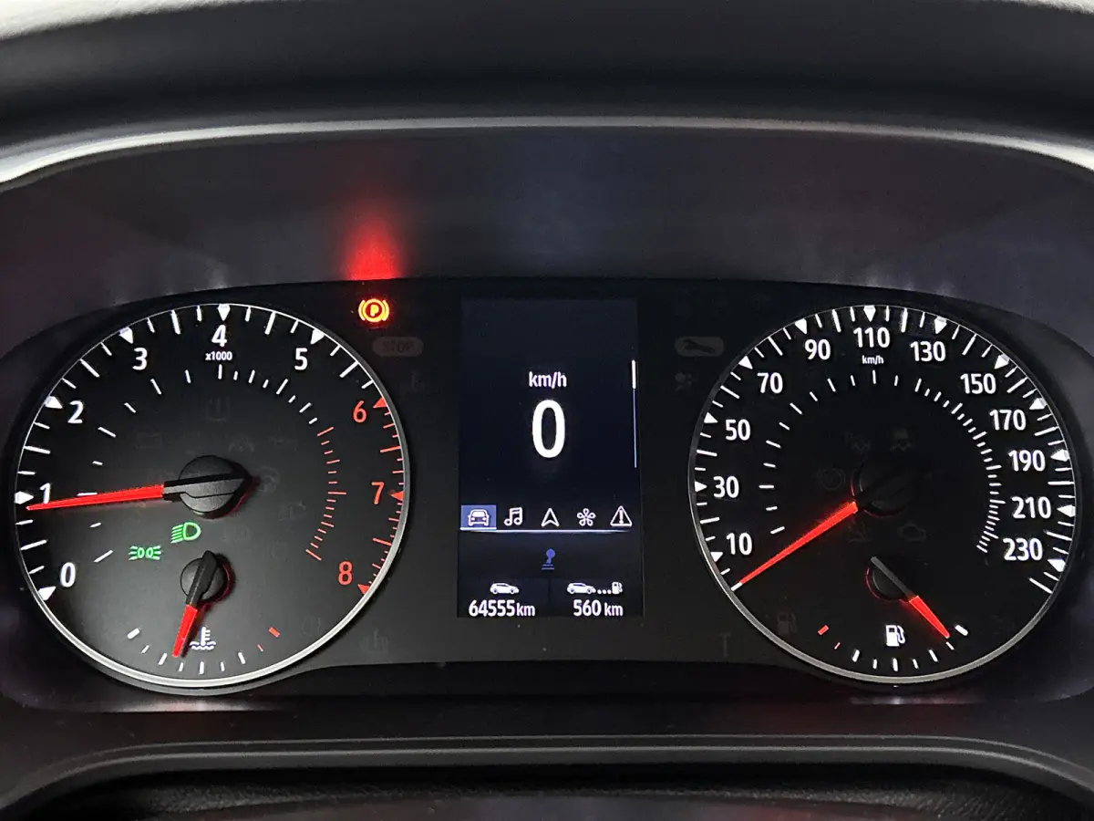 1.3 TCe 141PK 5Drs. Business Zen / Airco-ecc./ Navigatie / Radio multimedia / Cruisecontrol / Apk 07-2027