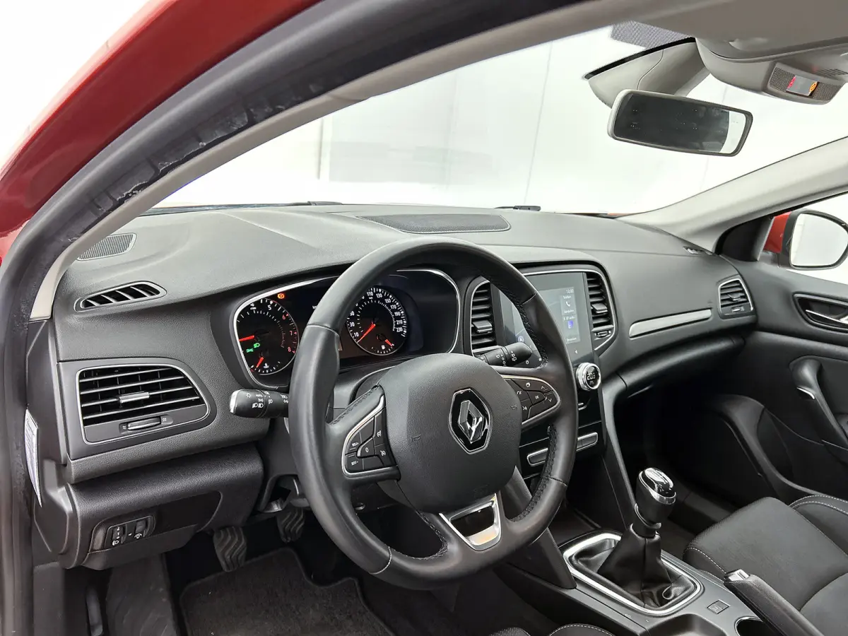 1.3 TCe 141PK 5Drs. Business Zen / Airco-ecc./ Navigatie / Radio multimedia / Cruisecontrol / Apk 07-2027