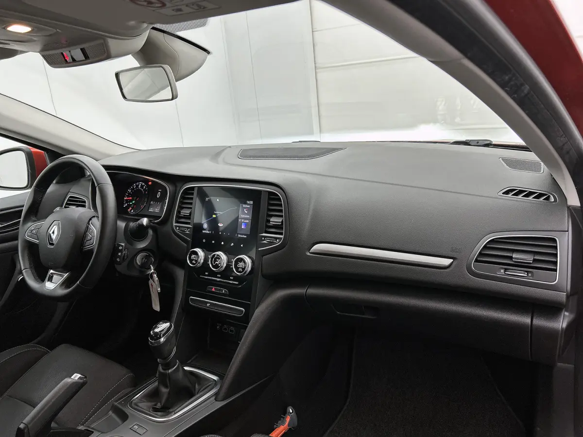 1.3 TCe 141PK 5Drs. Business Zen / Airco-ecc./ Navigatie / Radio multimedia / Cruisecontrol / Apk 07-2027