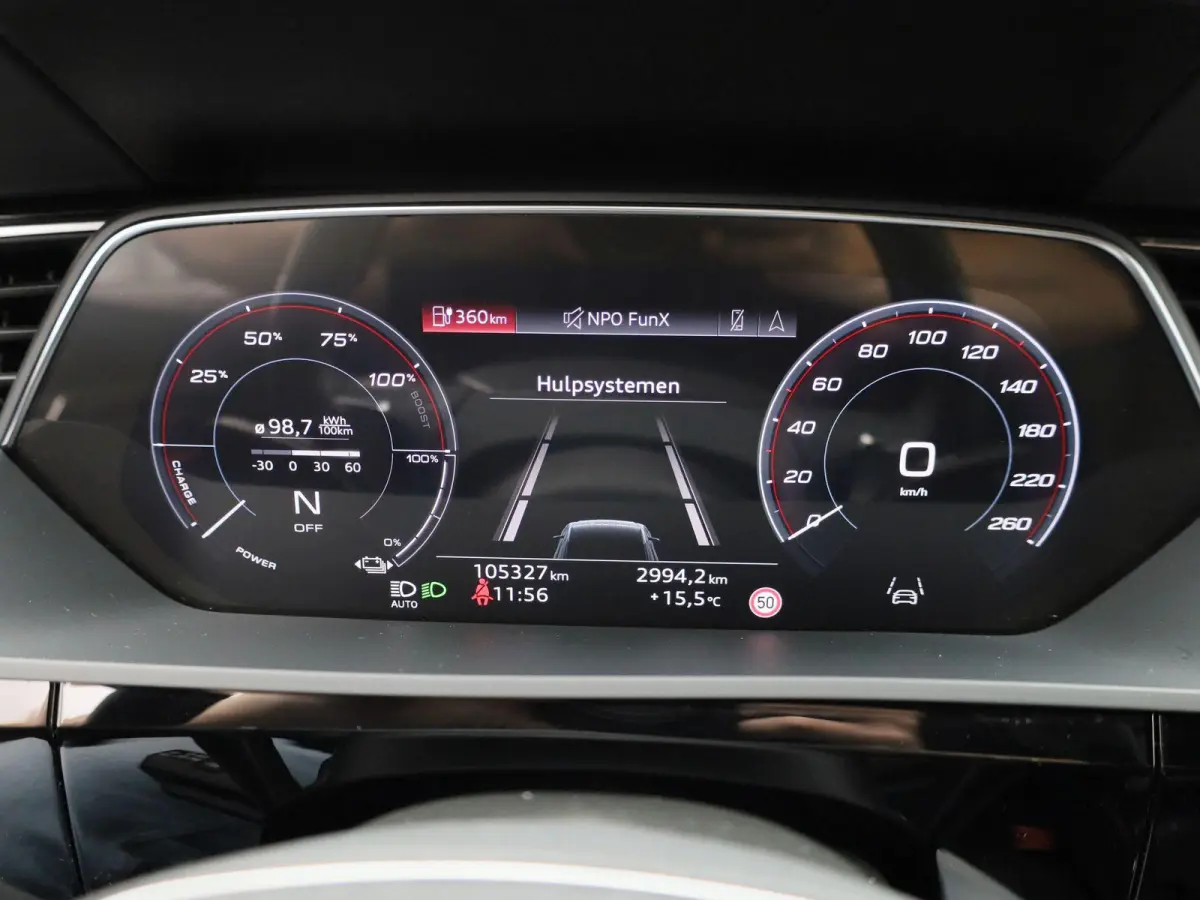 55 quattro S edition 95 kWh | 360 Camera | Parkeersensoren | Luchtvering | Stoelverwarming |