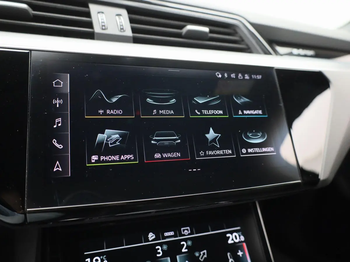55 quattro S edition 95 kWh | 360 Camera | Parkeersensoren | Luchtvering | Stoelverwarming |