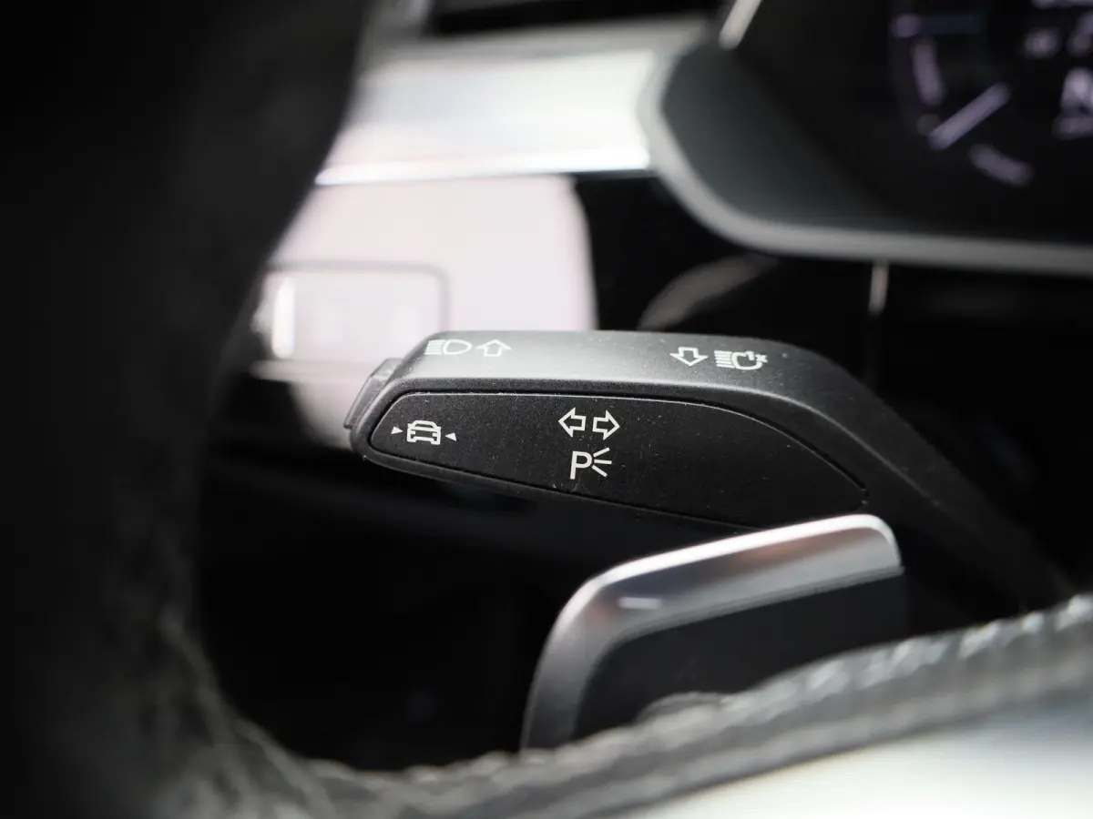 55 quattro S edition 95 kWh | 360 Camera | Parkeersensoren | Luchtvering | Stoelverwarming |