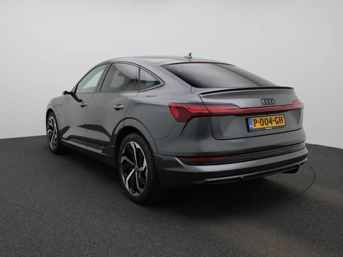55 quattro S edition 95 kWh | 360 Camera | Parkeersensoren | Luchtvering | Stoelverwarming |