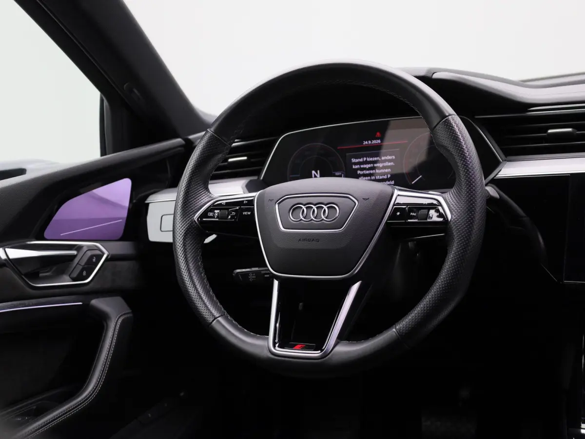 55 quattro S edition 95 kWh | 360 Camera | Parkeersensoren | Luchtvering | Stoelverwarming |