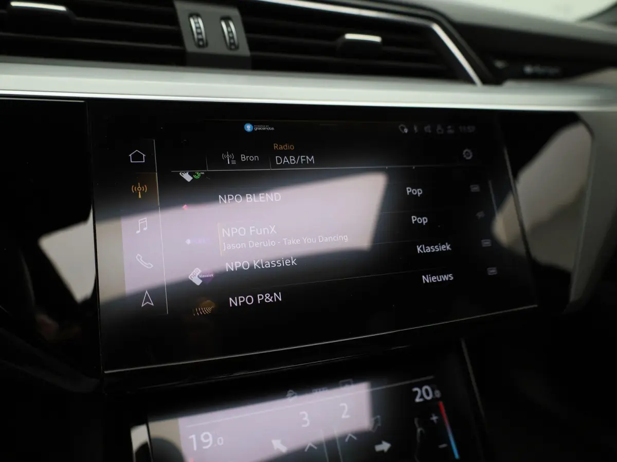 55 quattro S edition 95 kWh | 360 Camera | Parkeersensoren | Luchtvering | Stoelverwarming |
