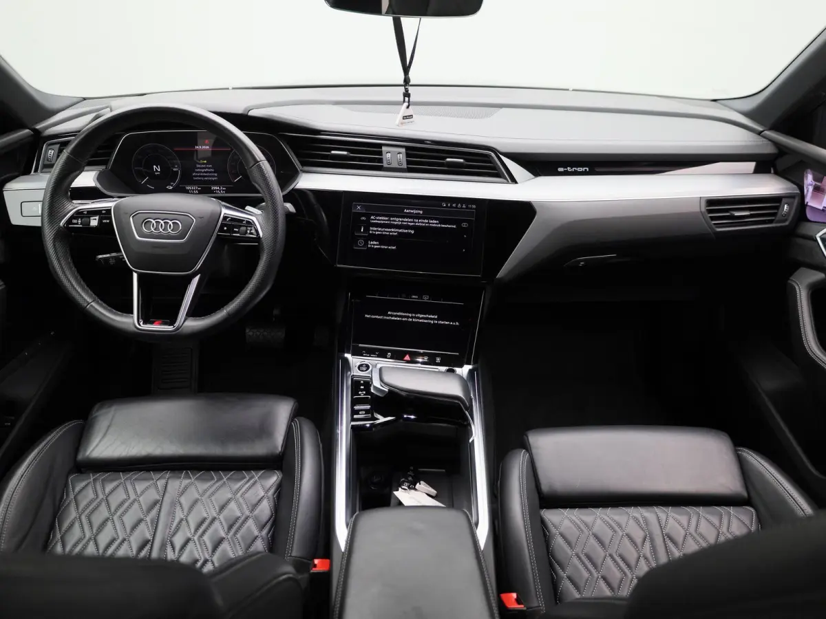 55 quattro S edition 95 kWh | 360 Camera | Parkeersensoren | Luchtvering | Stoelverwarming |