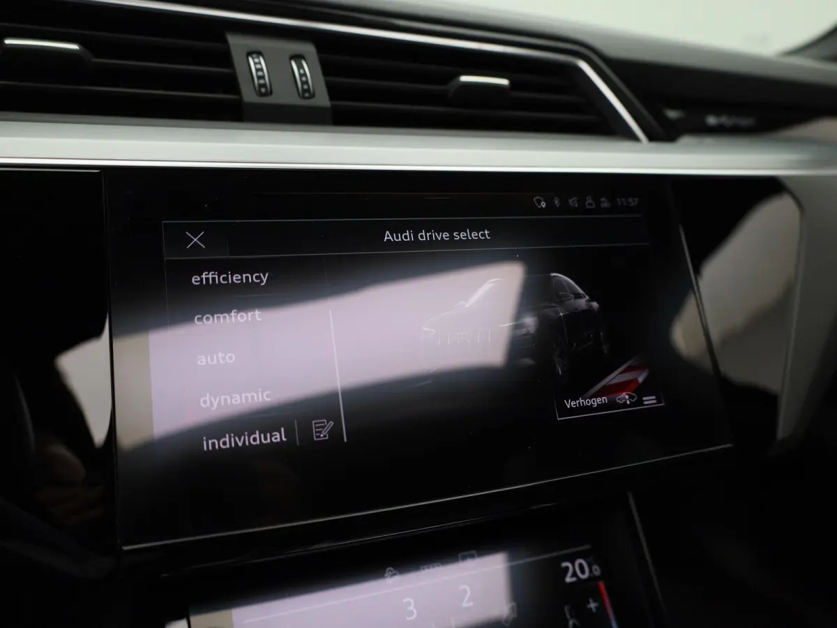55 quattro S edition 95 kWh | 360 Camera | Parkeersensoren | Luchtvering | Stoelverwarming |
