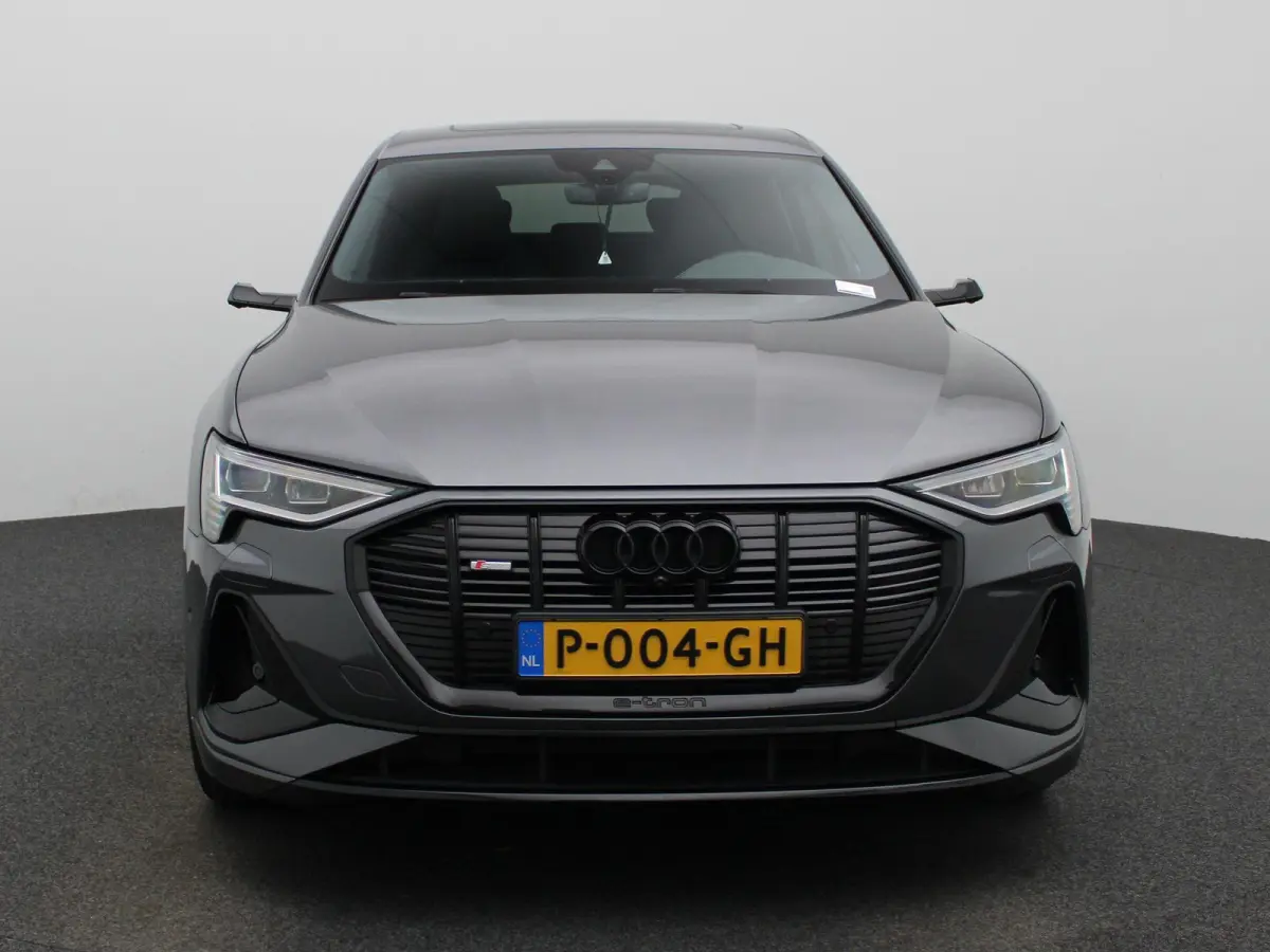 55 quattro S edition 95 kWh | 360 Camera | Parkeersensoren | Luchtvering | Stoelverwarming |